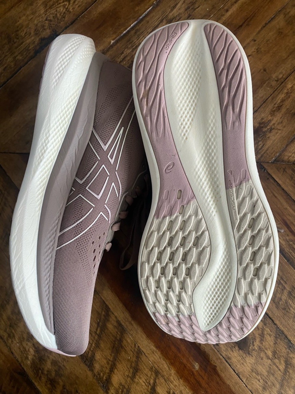 NWOT Asics Women’s Running Sneakers in Mauve and White - Picture 4 of 7